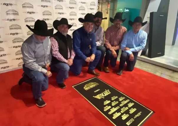 Intocable devela placa en la Arena Monterrey por 30 presentaciones