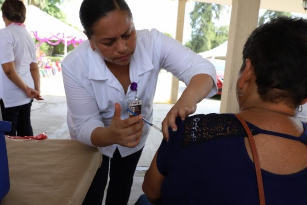 No te quedes sin vacunar, acude a tú Unidad Médica más cercana. Foto: SST