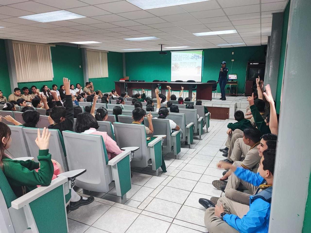 Pláticas sobre ciberdelitos en escuelas