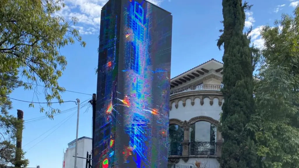 ¿Tótem luminoso en Masaryk? Vecinos piden detener publicidad que afecta patrimonio cultural