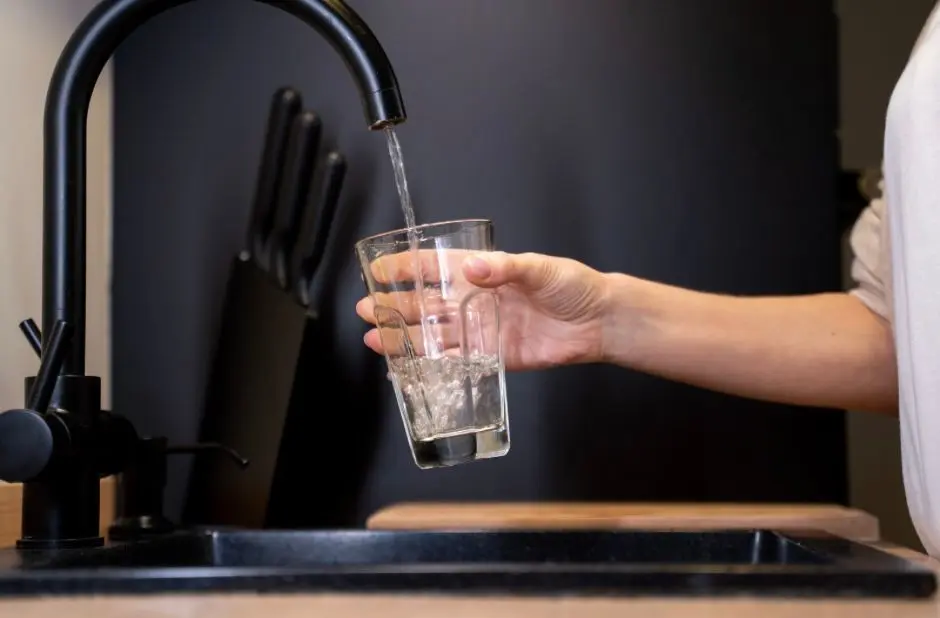 Cortes de agua en Escobedo por falla eléctrica en tanques. Foto: Canva.