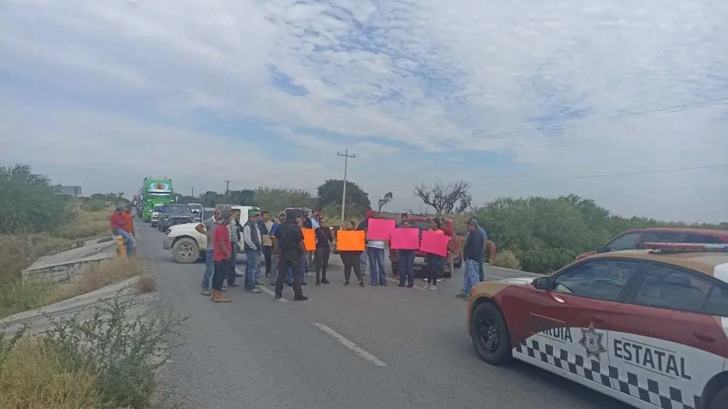 Agricultores de San Fernando: Cierran la carretera Victoria-Reynosa por protesta