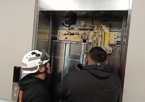 Emergencia en elevador: hombre atrapado es liberado por Protección Civil (VIDEO)