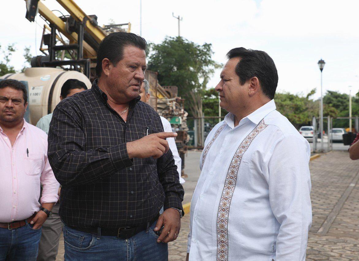 Gobernador de Yucatán, Joaquín Díaz Mena en visita de la direcciones de la SEDER. Foto: @huachodíazmena