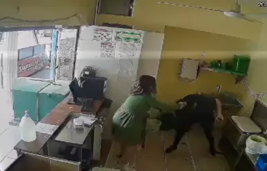 VIDEO: Mujer agrede a empleada de taquería en Tamaulipas