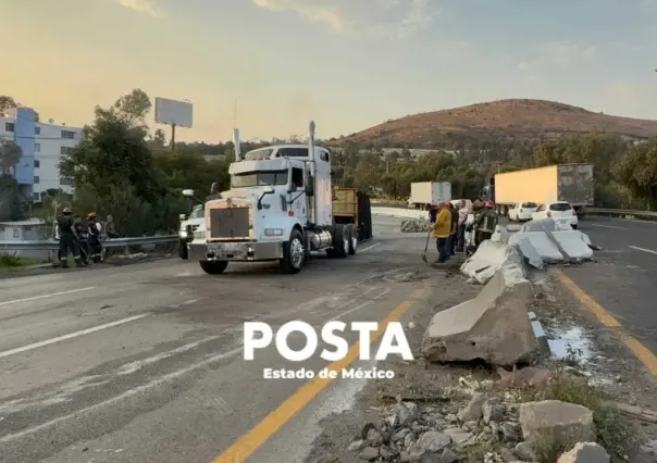 Volcadura de tráiler paraliza la avenida Jesús Reyes Heroles en Tlalnepantla (VIDEO)