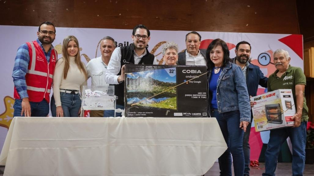 Realizan Baile Navideño de Adultos Mayores en el municipio de Santiago