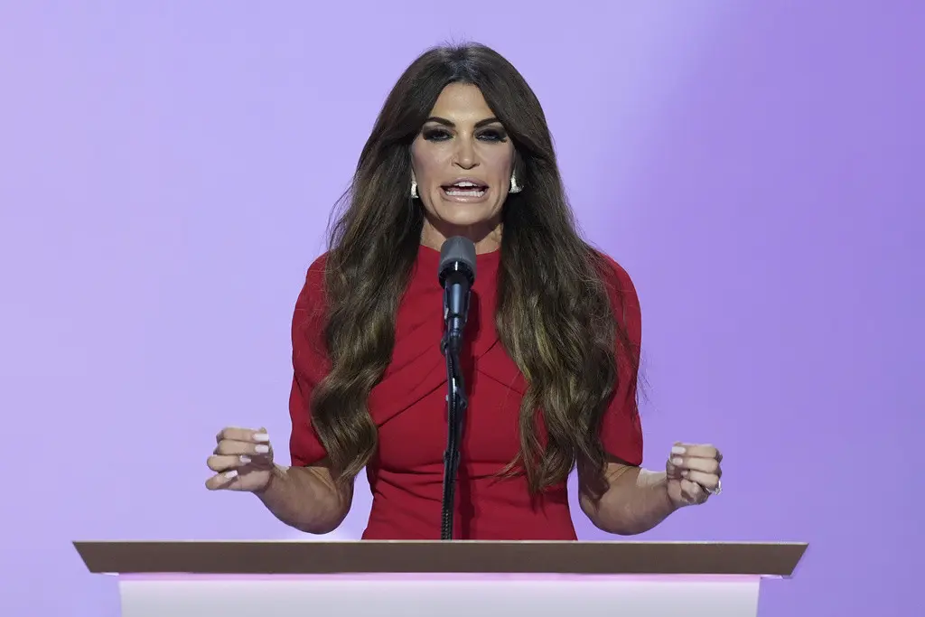 Kimberly Guilfoyle habla durante la Convención Nacional Republicana, el 17 de julio de 2024, en Milwaukee. (Foto AP/J. Scott Applewhite)