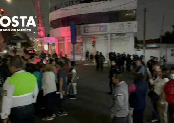 Bloquean vecinos por falta de agua, paralizan Gustavo Baz Prada (VIDEO)