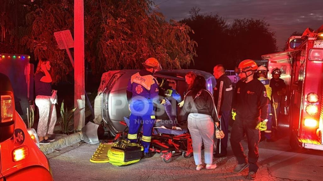 Volcadura en San Nicolás deja a madre e hija heridas (VIDEO)