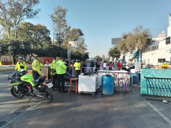 Tras ser desalojadas, vecinas cierran Circuito Interior