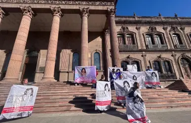 Familia de Scarlett protesta frente al Palacio de Gobierno por arraigo del responsable