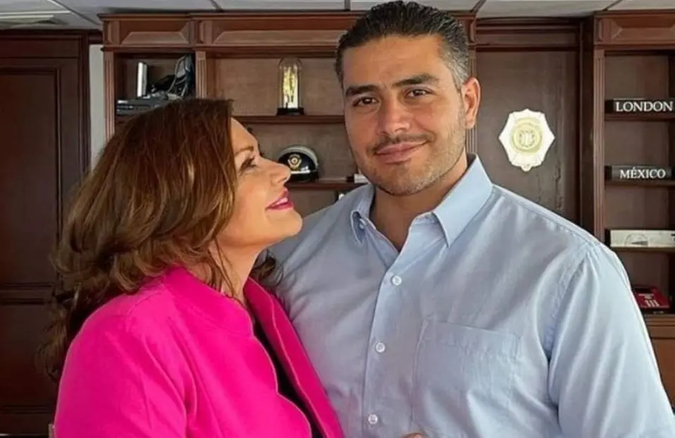 El día que Omar García Harfuch incursionó en las telenovelas junto a su mamá María Sorté Foto: IG Omar Garcia Harfuch