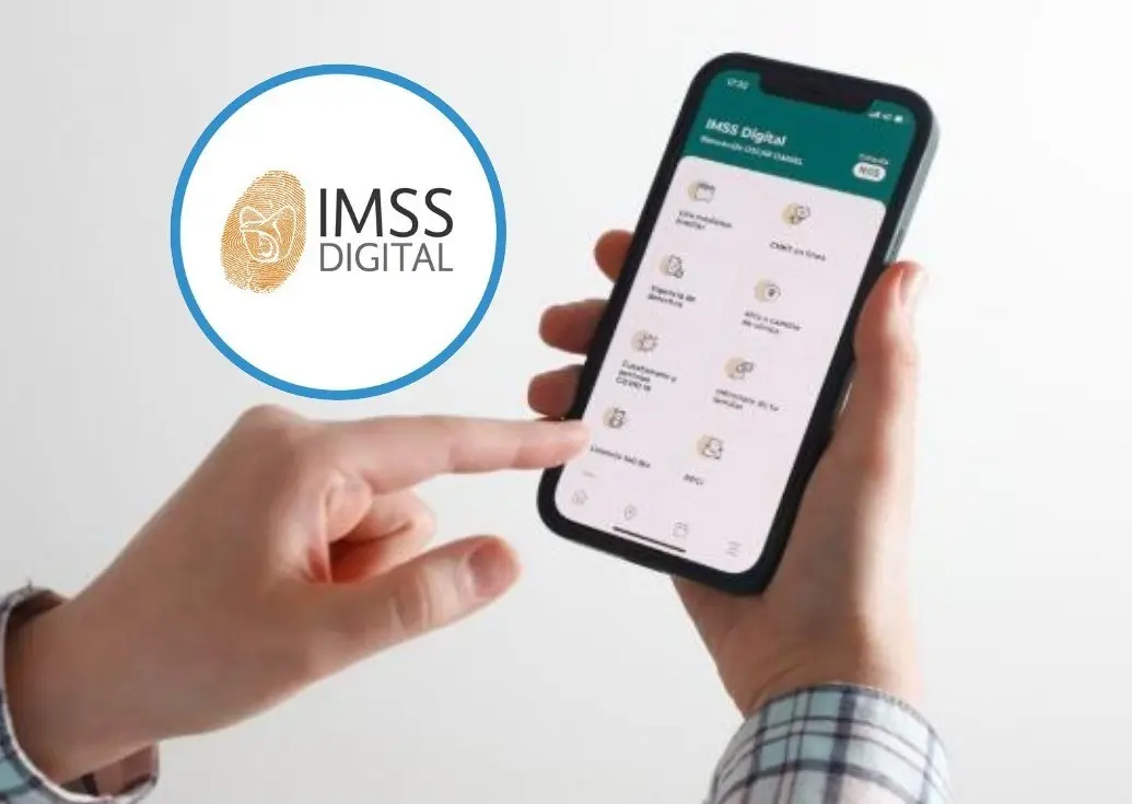 Persona revisando sus trámites en la aplicación IMSS Digital. Foto: Canva/IMSS.