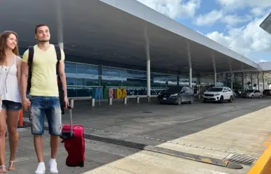 ¿Cuántos vuelos aterrizan en el Aeropuerto de Mérida cada mes?