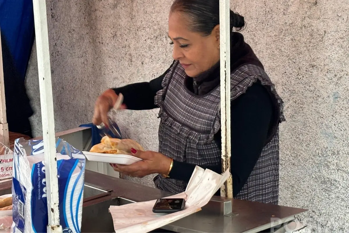 Vendedora de tacos en la colonia Urdiales. Foto: Diego Beltrán