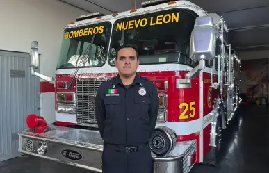 Bomberos de Nuevo León llevan a su familia hasta en el uniforme (VIDEO)