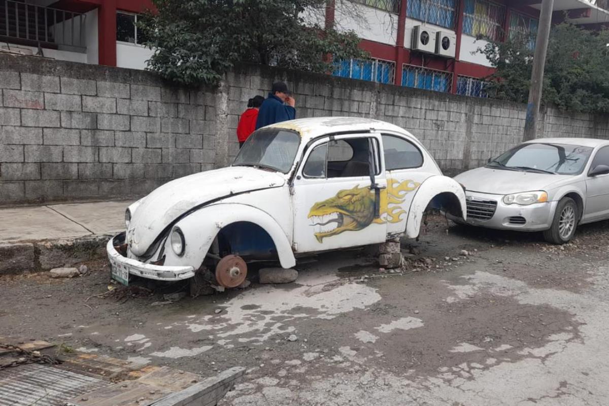 Tránsito Victoria implementó un operativo para retirar vehículos abandonados de la vía pública. Foto: Sanju Pineda