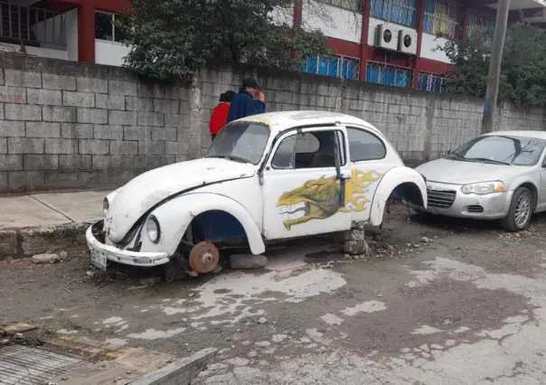 ¿Cuál es la multa por abandonar un vehículo en la vía pública en Victoria?