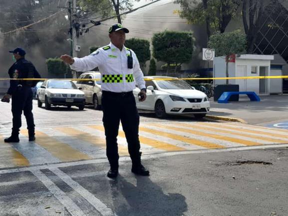 Arde taller de carpintería de la alcaldía Benito Juárez, hay un muerto y varios heridos