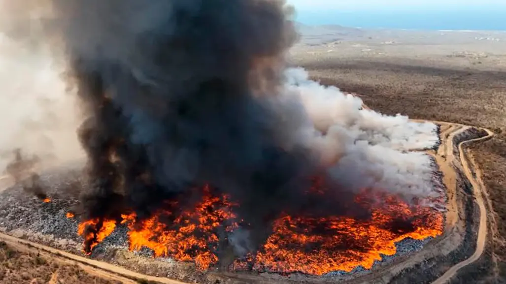 Hasta 2 días pueden tardar para sofocar incendio en relleno sanitario de Cabo San Lucas