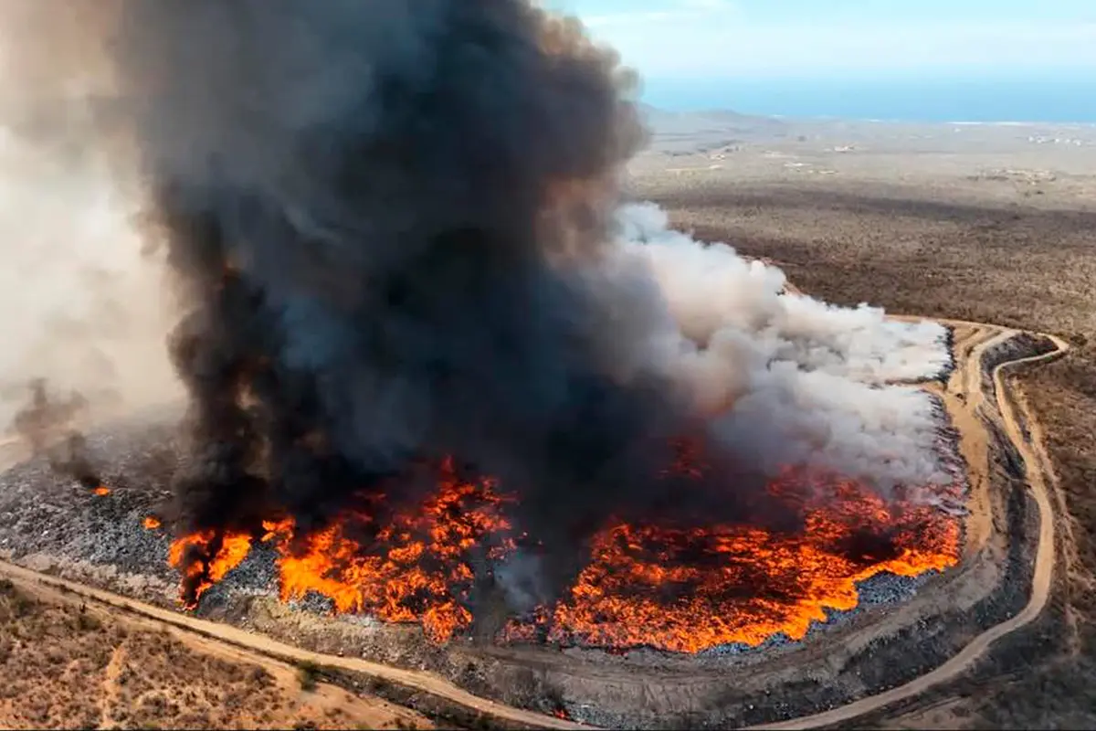 Incendio en Migriño. Foto: Bomberos de Cabo San Lucas.