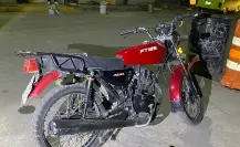 Policía de Monterrey arresta a conductor de motocicleta reportada como robada