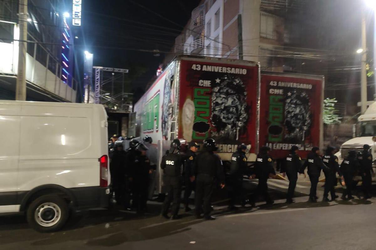 Elementos de la SSC llegando a suspender el baile de Sonido Cóndor. Foto: FB de Sonido Cóndor