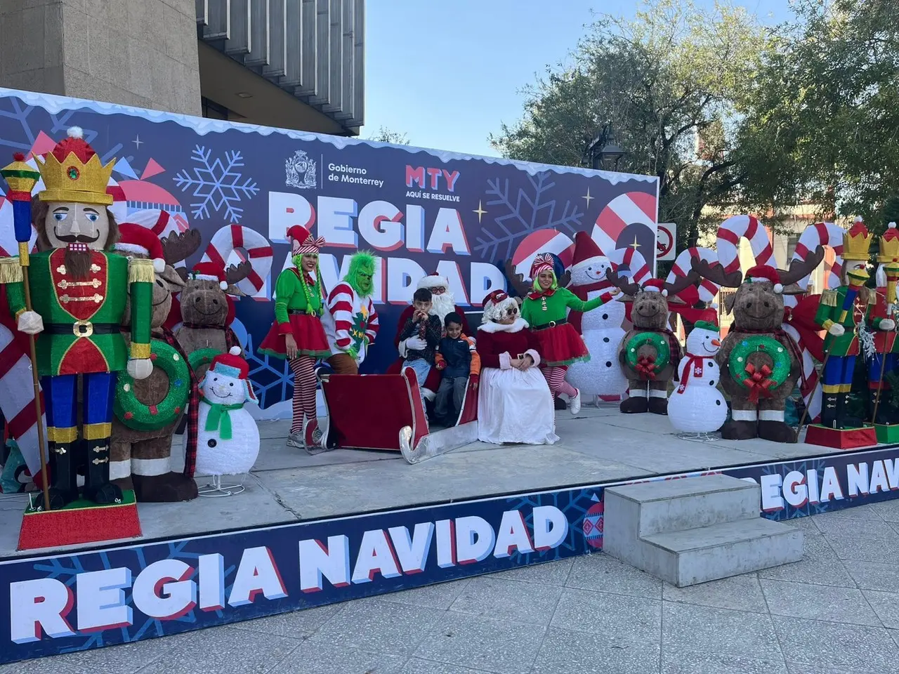 La Regia Navidad ofrece patinadero y tobogán gratis. Foto: Azael Valdés.