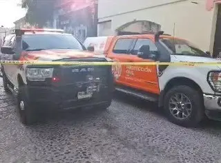 Elementos de Protección Civil en la zona del incendio en Monterrey. Foto: Protección Civil de Nuevo León.