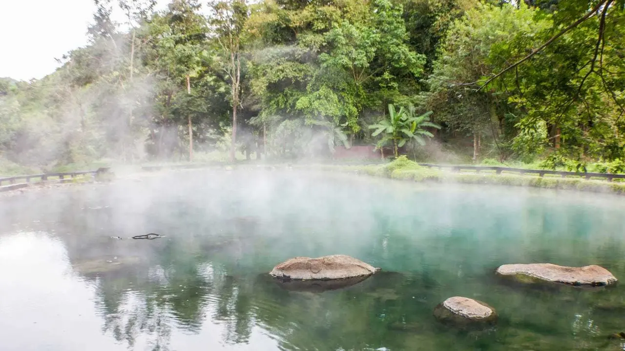 Es importante seguir estas recomendaciones para disfrutar de los beneficios de las aguas termales de forma segura y efectiva. Foto: Canva (imagen ilustrativa).