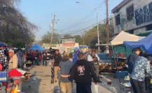 Camioneta pierde el control y atropella a cuatro personas en mercado de Nuevo León