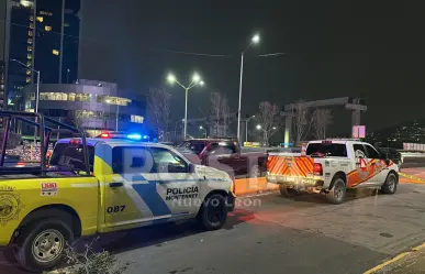 Hombre que era llevado en caja de plástico muere en calles de Monterrey (VIDEO)