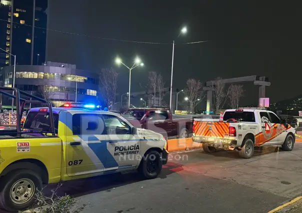 Hombre que era llevado en caja de plástico muere en calles de Monterrey (VIDEO)