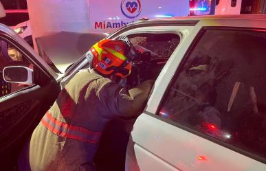 Noche de posada termina en un accidente vial en Apodaca (VIDEO)