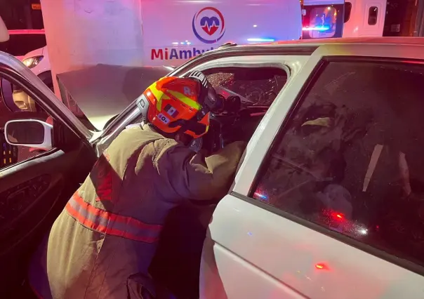 Noche de posada termina en un accidente vial en Apodaca (VIDEO)