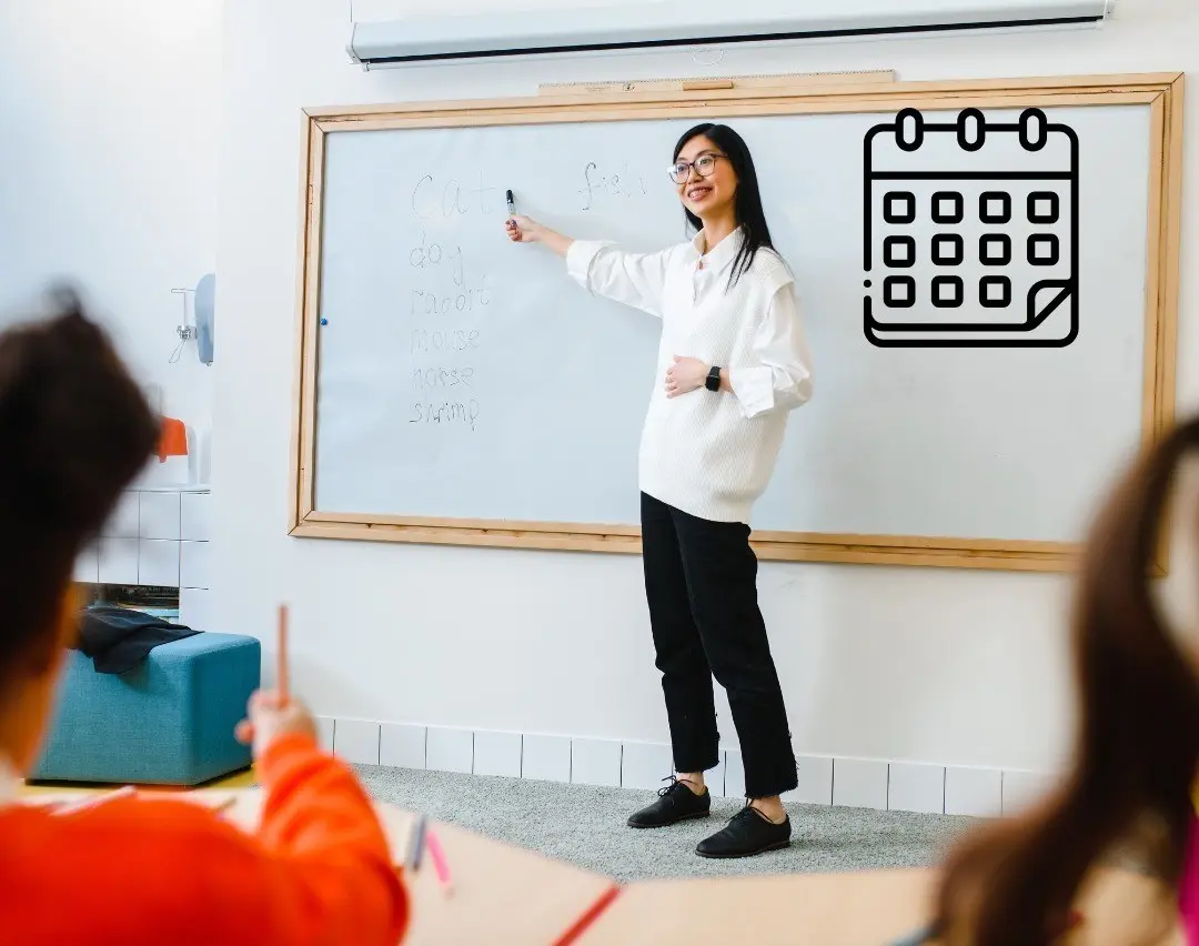 Maestra dando clases a los niños de primaria. Foto: Canva.