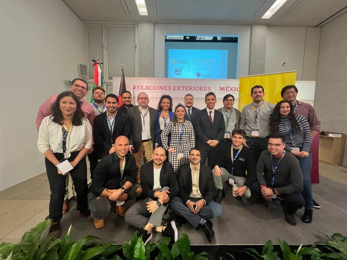 Rector de la UANL fortalece lazos con egresados en Alemania