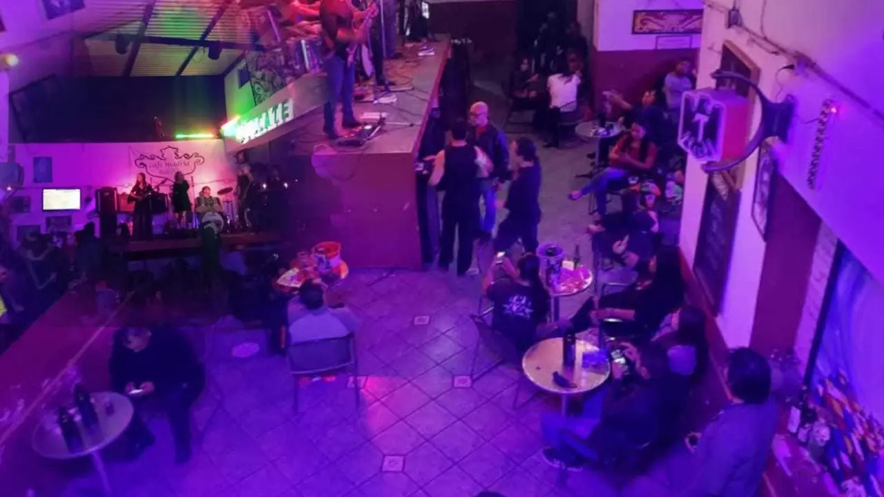 Descubre algunos de los bares donde venden las famosas ampolletas para disfrutar de unos tragos coquetos. Foto: Facebook/ Café Madrid ROCK PLACE.
