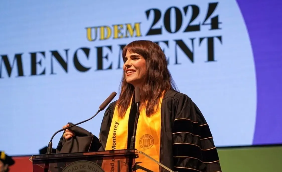 Karla Souza invitada especial en la UDEM comparte emotivo mensaje a los graduados Foto y video: Cortesía UDEM