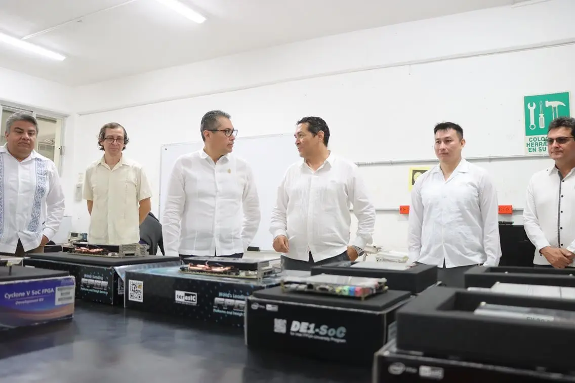 Para impulsar el aprendizaje de la plantilla estudiantil a distancia, la UADY recibió una donación de la empresa Intel.- Fuente UADY