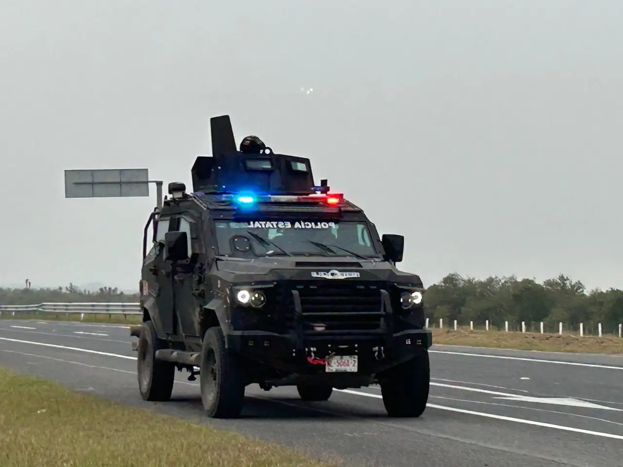 Unidad Black Mamba en la carretera por operativo Carrusel. Foto: Fuerza Civil.