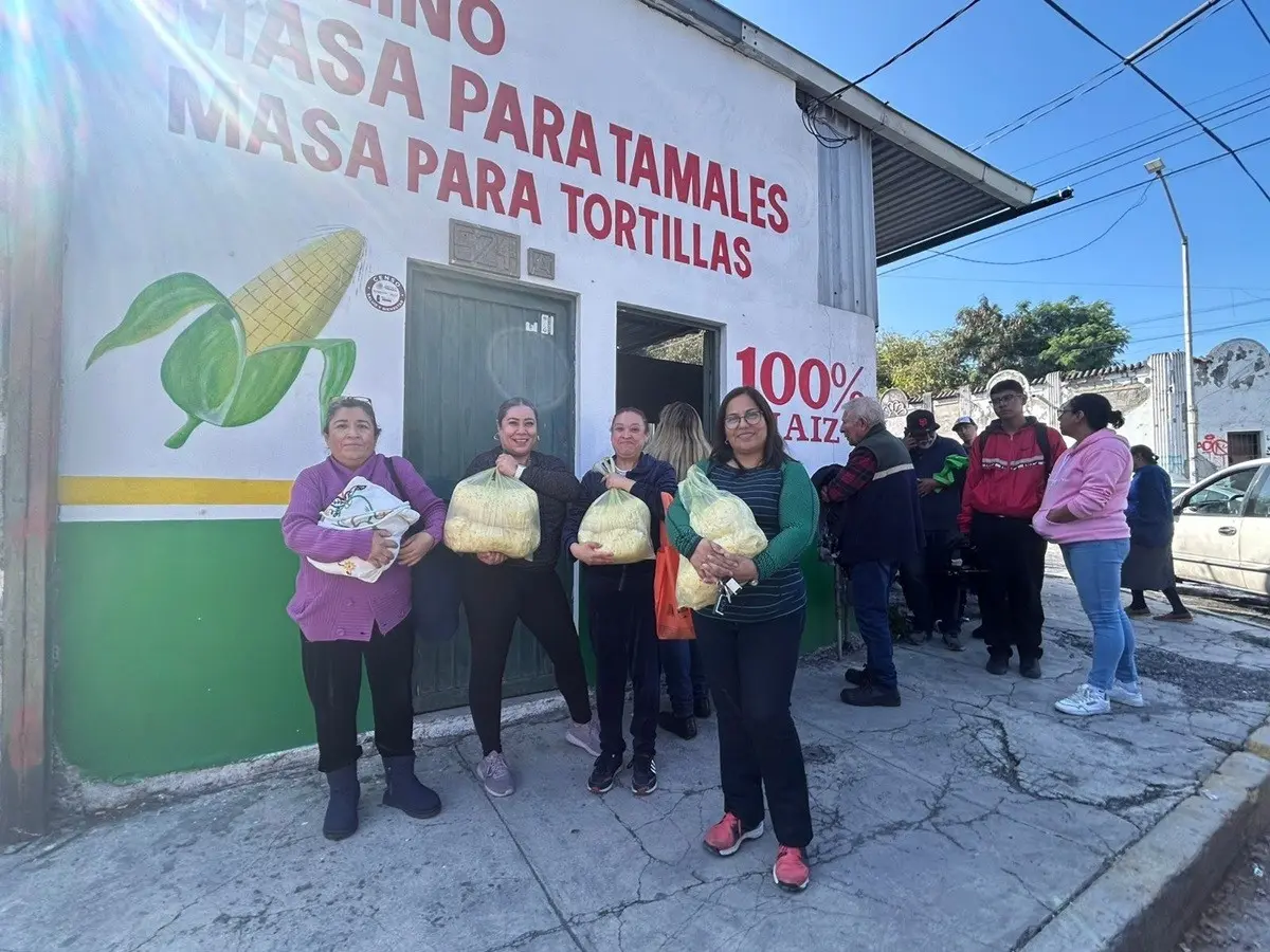 ¿Tamales para Navidad? Hay filas de 3 horas en molinos para comprar masa