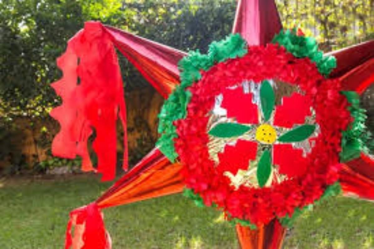 Piñata de Navidad Foto: Depositphotos