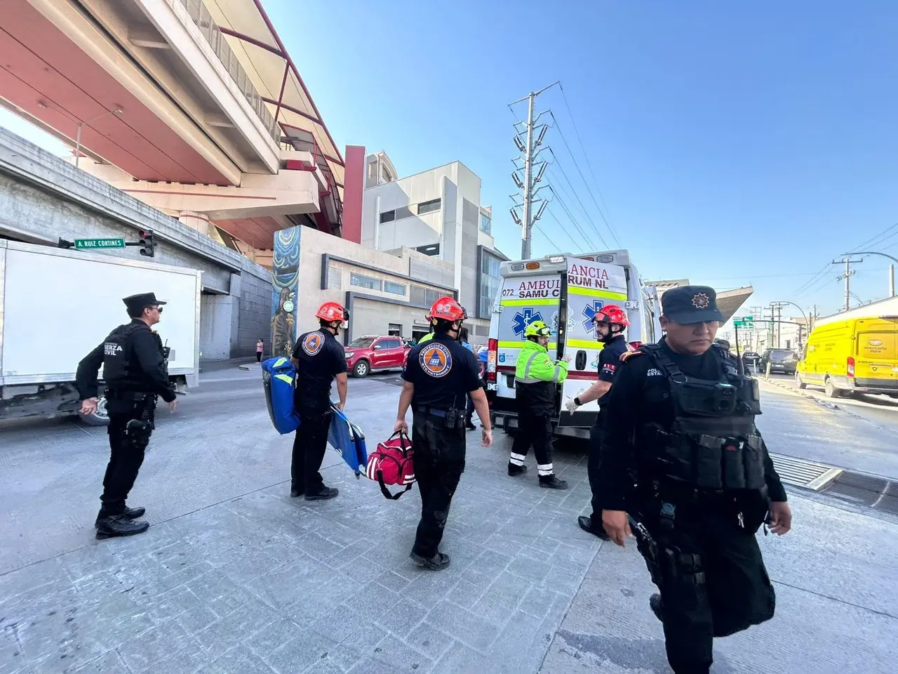 Autoridades estatales y municipales en la estación Ruiz Cortines. Foto: Rosy Sandoval.