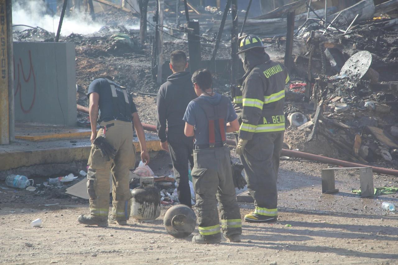 Incendio en campamento migrante en Chihuahua deja viviendas destruidas y un herido. Foto: Redes