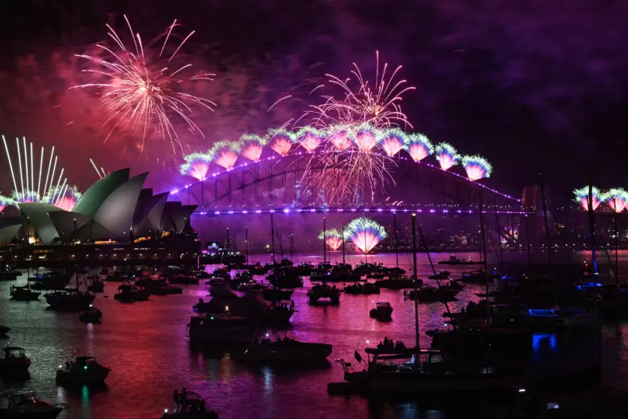 Inician festejos de Año Nuevo; 2025 llega a Australia