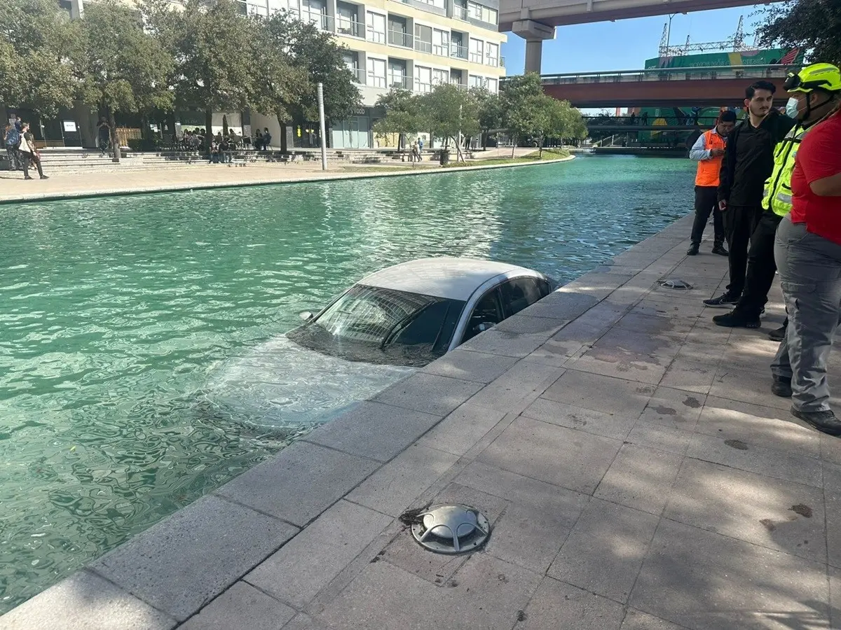 Las autoridades de seguridad permanecen en la zona del siniestro. Foto: Protección Civil de Nuevo León