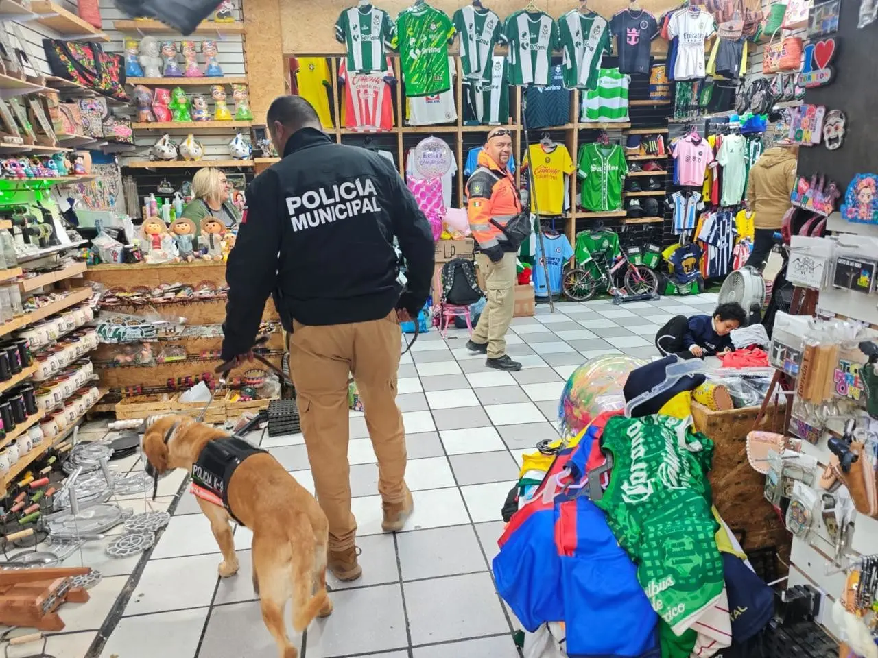 Se han realizado operativos en mercados de Torreón. (Fotografía: Gobierno de Torreón)