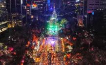 Al ritmo de Polymarch, 200 mil celebran la llegada del Año Nuevo en Paseo de la Reforma
